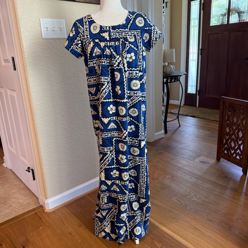 Vintage 1960s Ui-Maikai Muumuu Maxi Dress Blue & Tan Hawaiian Print Size M